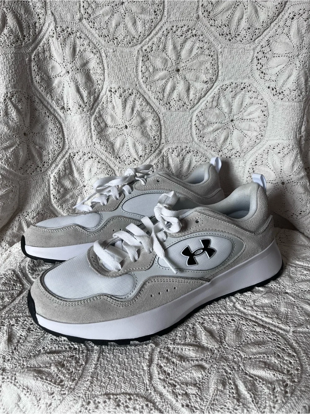 Under Armour sneakers tennis shoes women’s white gray halo suede mirage 12
